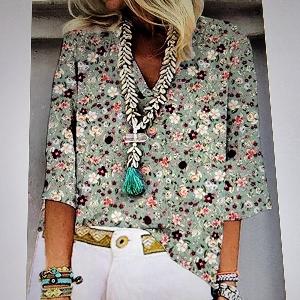 Feminine floral blouse, "V" neck green